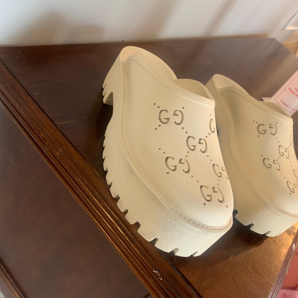 Gucci Platform clog shoes Cream